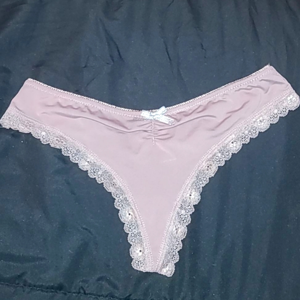 Lace thong